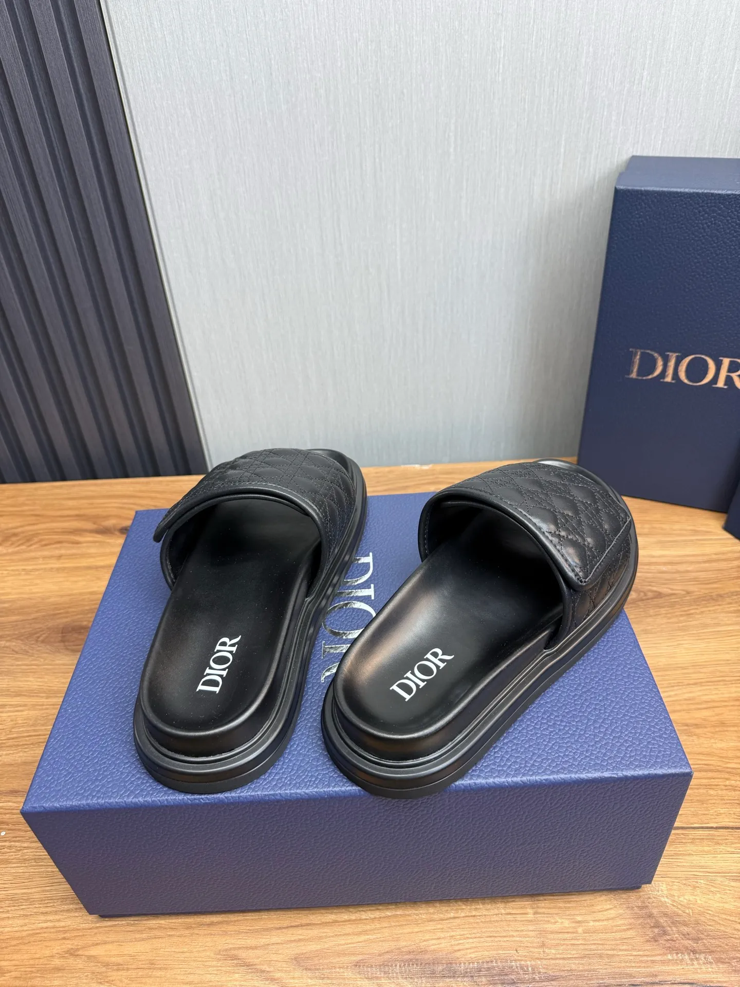 Men's shoes 💰280💰 Dior. Men's slippers 🩴Official website 1:1 production 38-45 yards 45 46 🉑️Customized original material shipped✅